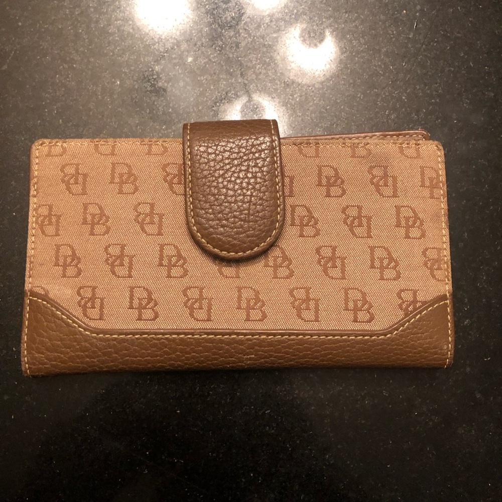 Dooney & Bourke slender wallet